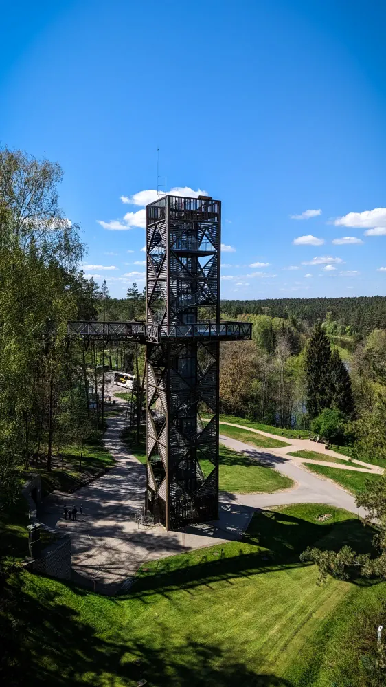 Pastaigu taka koku galotnēs (Medžių lajų takas)